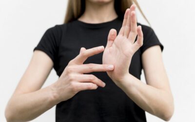 Journée de la langue des signes : comment leur apprendre facilement ?